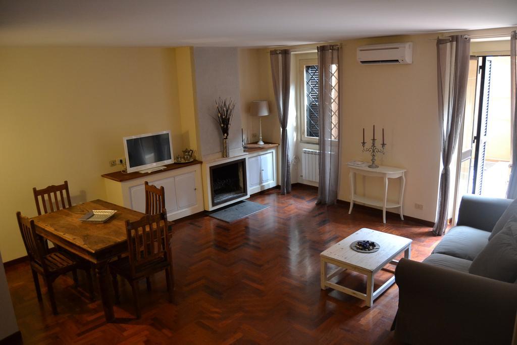 Palazzo Velli Suites Řím Pokoj fotografie